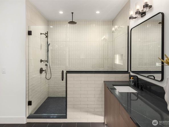 10620 NE 28th Place, Bellevue WA 98004