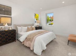 10620 NE 28th Place, Bellevue WA 98004