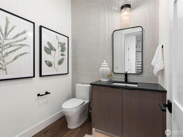 10620 NE 28th Place, Bellevue WA 98004