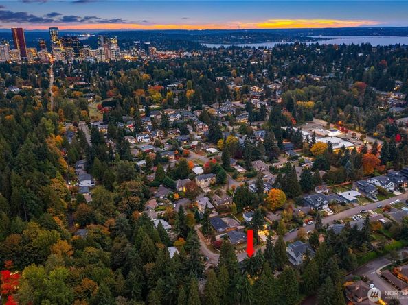 10620 NE 28th Place, Bellevue WA 98004