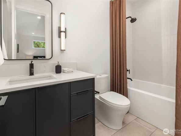 10620 NE 28th Place, Bellevue WA 98004