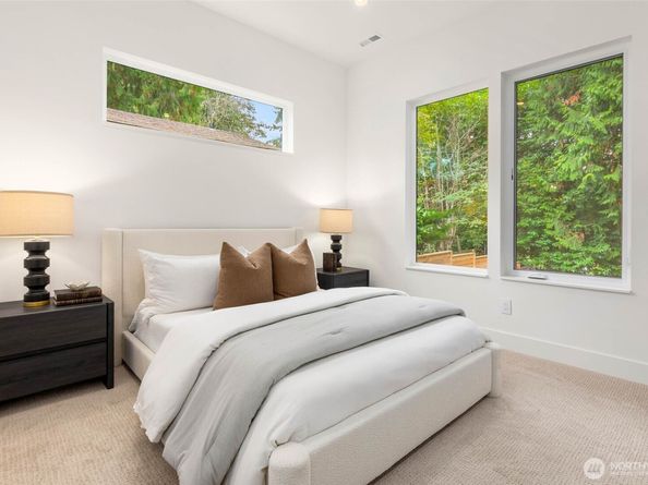 10620 NE 28th Place, Bellevue WA 98004