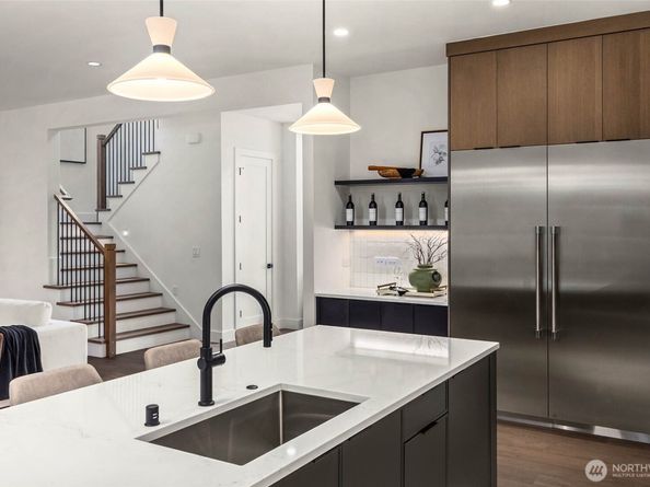 10620 NE 28th Place, Bellevue WA 98004