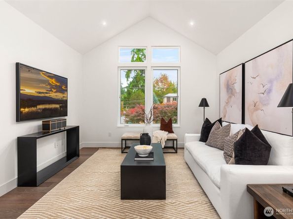 10620 NE 28th Place, Bellevue WA 98004