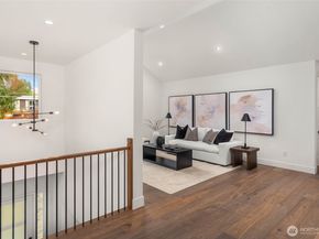 10620 NE 28th Place, Bellevue WA 98004