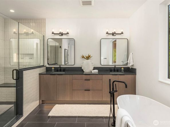 10620 NE 28th Place, Bellevue WA 98004