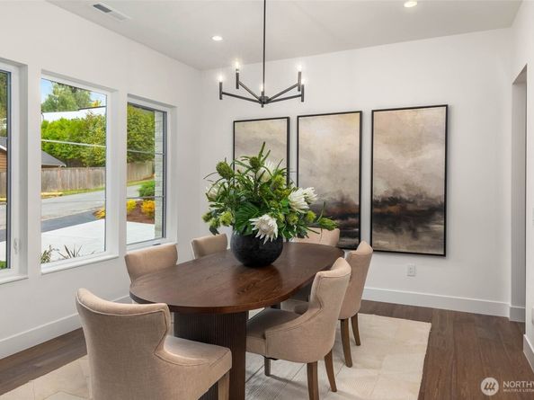 10620 NE 28th Place, Bellevue WA 98004