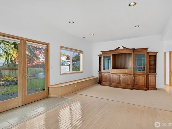 1902 Clover Place, Mukilteo WA 98275