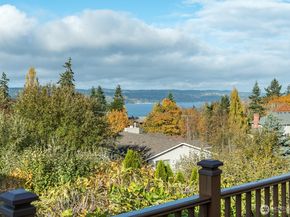 1902 Clover Place, Mukilteo WA 98275