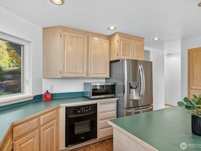 1902 Clover Place, Mukilteo WA 98275