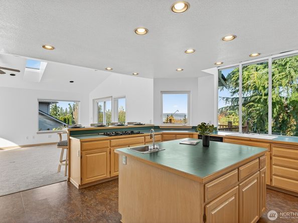 1902 Clover Place, Mukilteo WA 98275