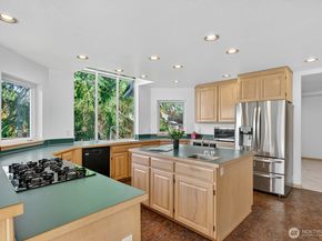 1902 Clover Place, Mukilteo WA 98275