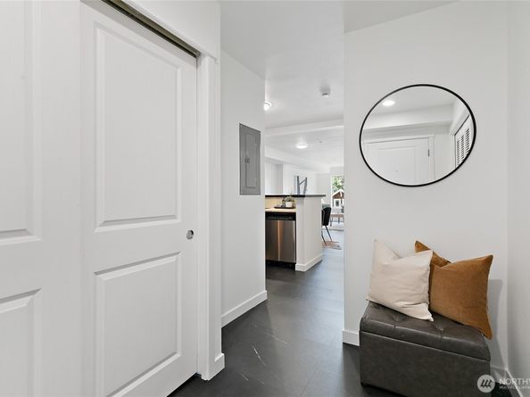 1909 10th Avenue W 203, Seattle WA 98119