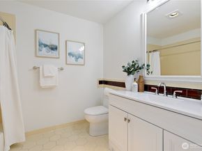 1909 10th Avenue W 203, Seattle WA 98119