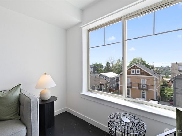 1909 10th Avenue W 203, Seattle WA 98119