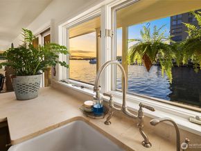 2241 Fairview Avenue E C, Seattle WA 98102