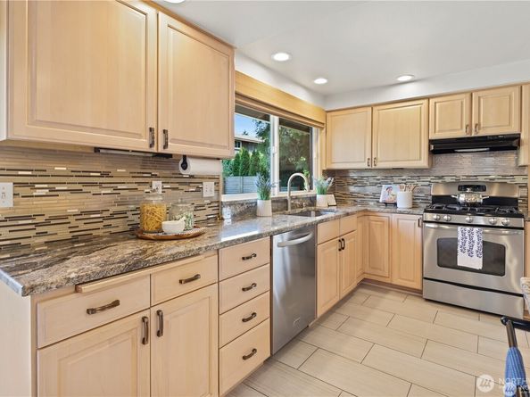 6210 105th Avenue NE, Kirkland WA 98033