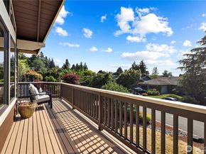 6210 105th Avenue NE, Kirkland WA 98033