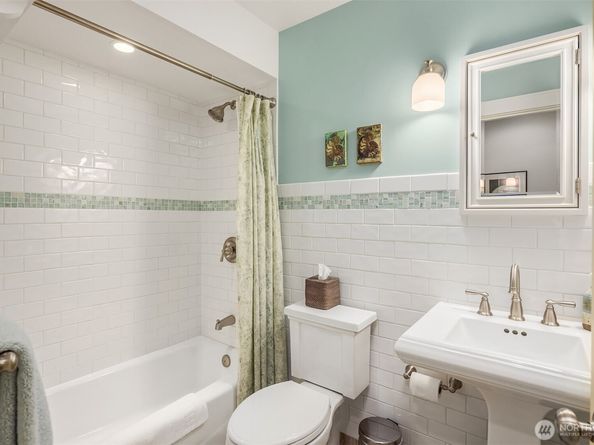 4411 NE 90th Street, Seattle WA 98115