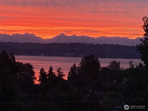 4411 NE 90th Street, Seattle WA 98115