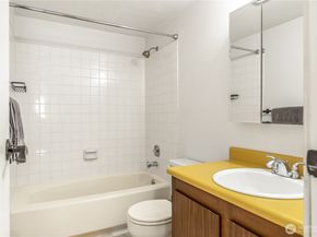 17514 SE 151th Avenue 12, Renton WA 98058