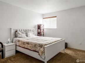 17514 SE 151th Avenue 12, Renton WA 98058