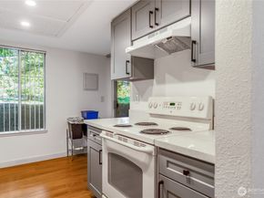 17514 SE 151th Avenue 12, Renton WA 98058