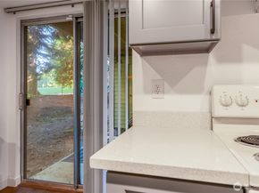 17514 SE 151th Avenue 12, Renton WA 98058