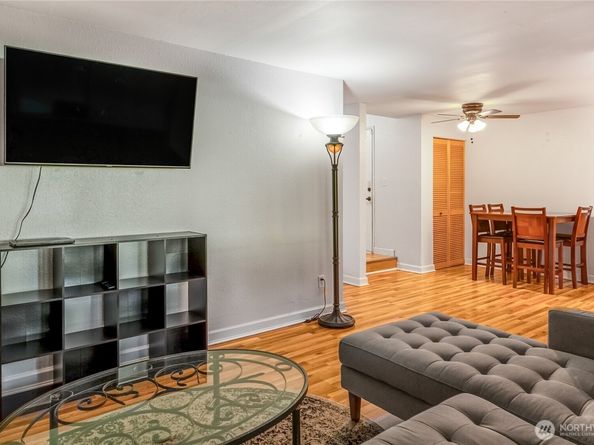 17514 SE 151th Avenue 12, Renton WA 98058