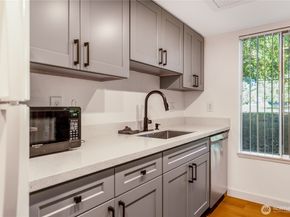 17514 SE 151th Avenue 12, Renton WA 98058