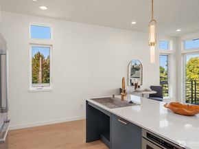1244 15th Avenue E 9, Seattle WA 98112