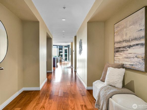 500 106 Avenue NE 2211, Bellevue WA 98004