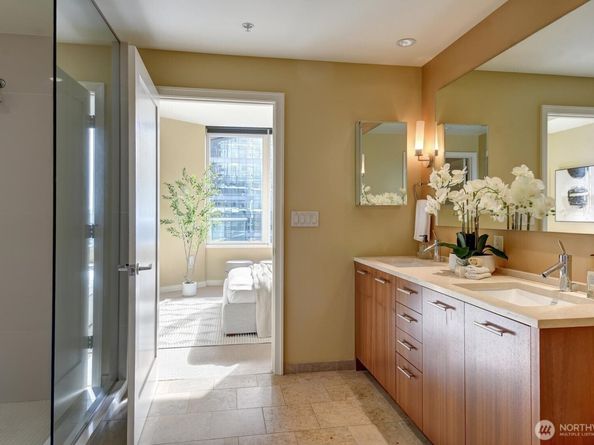 500 106 Avenue NE 2211, Bellevue WA 98004
