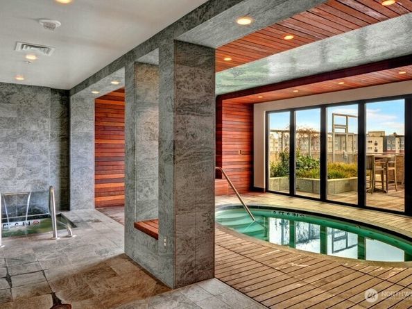 500 106 Avenue NE 2211, Bellevue WA 98004