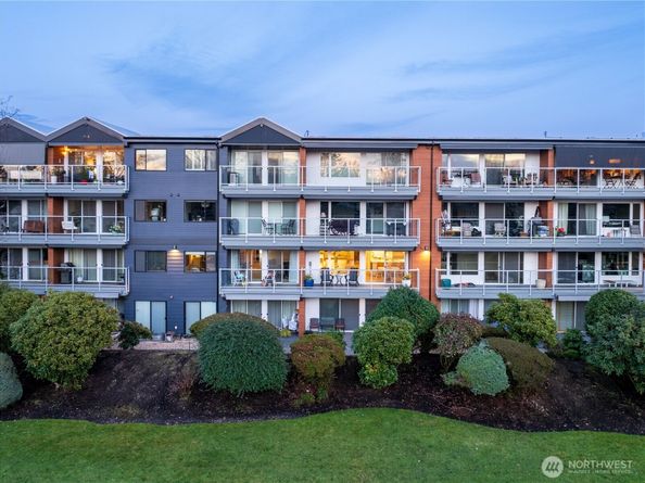 2501 Canterbury Lane E 221, Seattle WA 98112