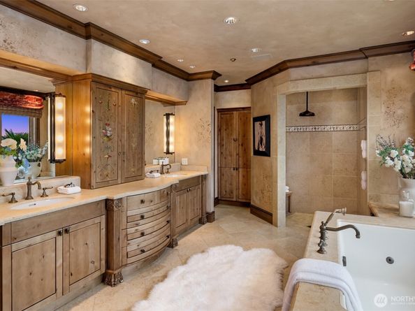 3639 W Mercer Way, Mercer Island WA 98040