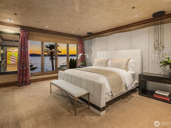 3639 W Mercer Way, Mercer Island WA 98040