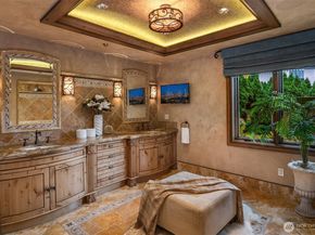 3639 W Mercer Way, Mercer Island WA 98040