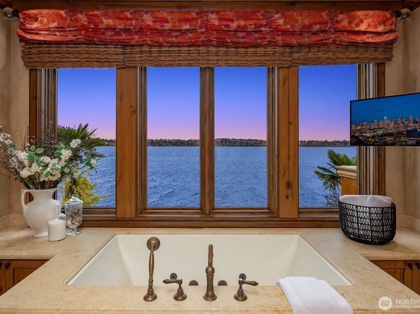 3639 W Mercer Way, Mercer Island WA 98040