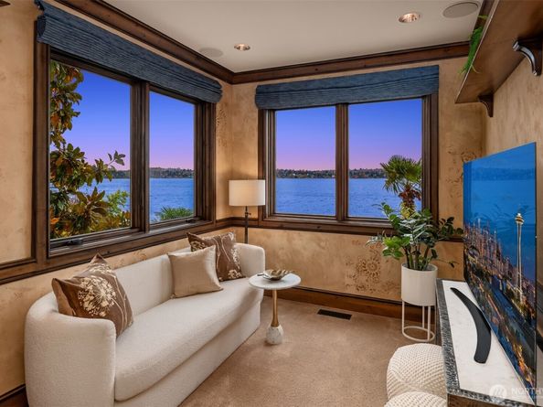 3639 W Mercer Way, Mercer Island WA 98040