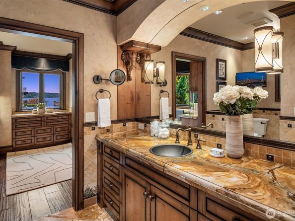 3639 W Mercer Way, Mercer Island WA 98040