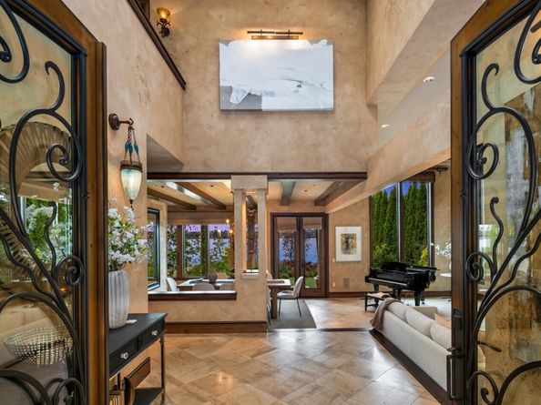 3639 W Mercer Way, Mercer Island WA 98040