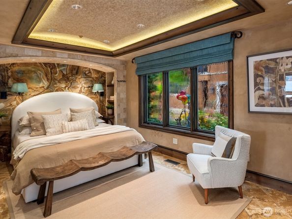 3639 W Mercer Way, Mercer Island WA 98040