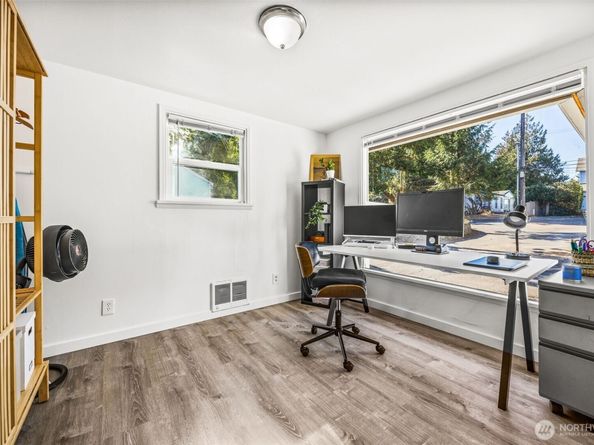 16715 8th Avenue NE, Shoreline WA 98155