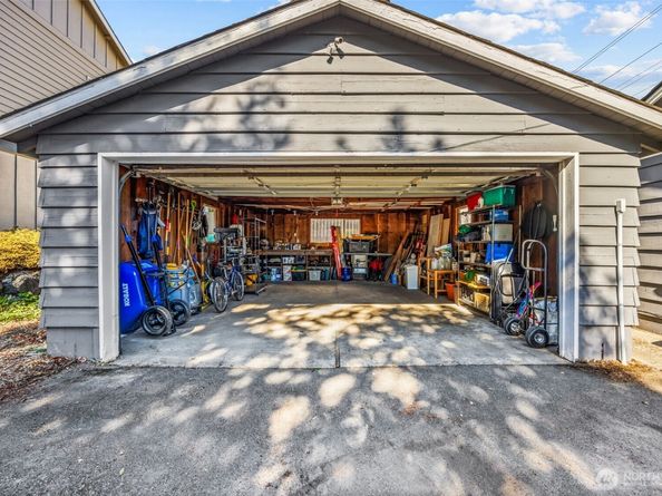 16715 8th Avenue NE, Shoreline WA 98155