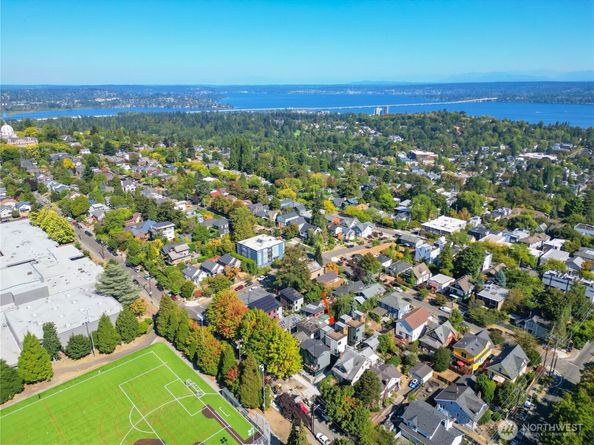 218 21st Avenue E, Seattle WA 98112