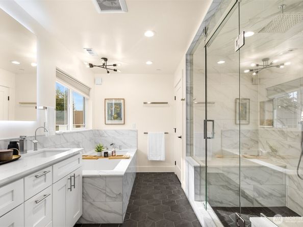 2411 SW 346th Street, Federal Way WA 98023