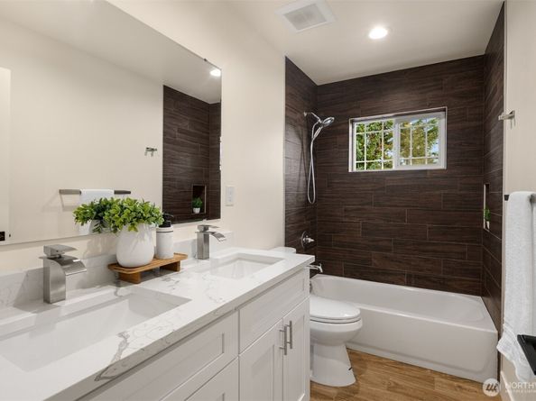 2411 SW 346th Street, Federal Way WA 98023