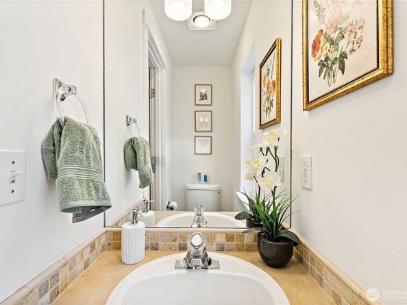 9239 Ashworth Avenue N B, Seattle WA 98103