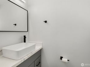 1136 N 146th Place, Shoreline WA 98133